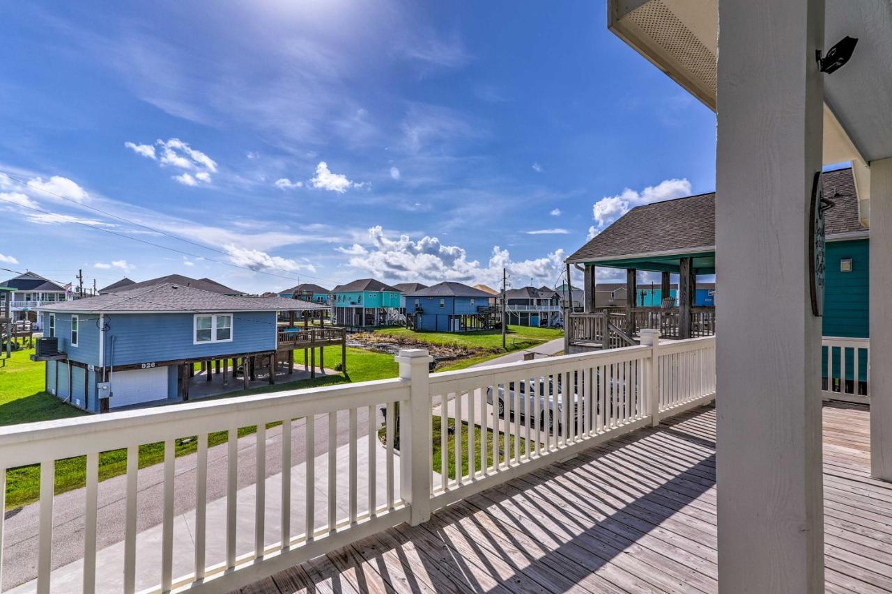 Crystal Beach Family Retreat Walk To The Shore! Exterior photo