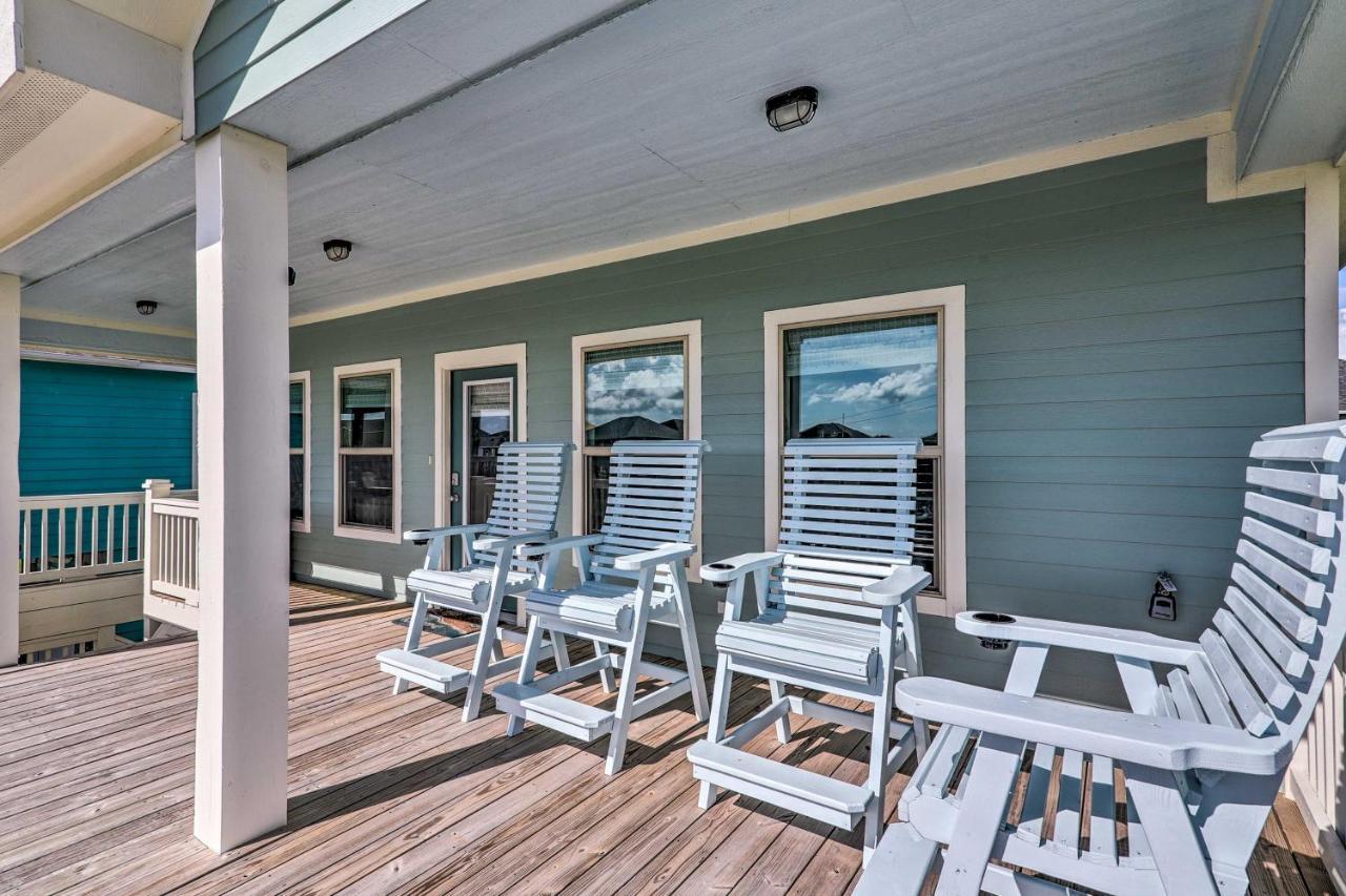 Crystal Beach Family Retreat Walk To The Shore! Exterior photo